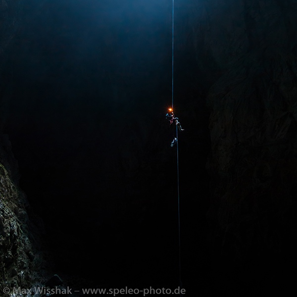 The 187 m free-hang down the entrance shaft of Harwood Hole, New Zealand by Max Wisshak, Karst cave explorer, geoscientist, photographer, Germany