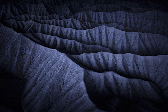 Convergence In The Dark ( Converging lines in the badlands, Utah) by Armand Sarlangue, Outdoor Photographer, France