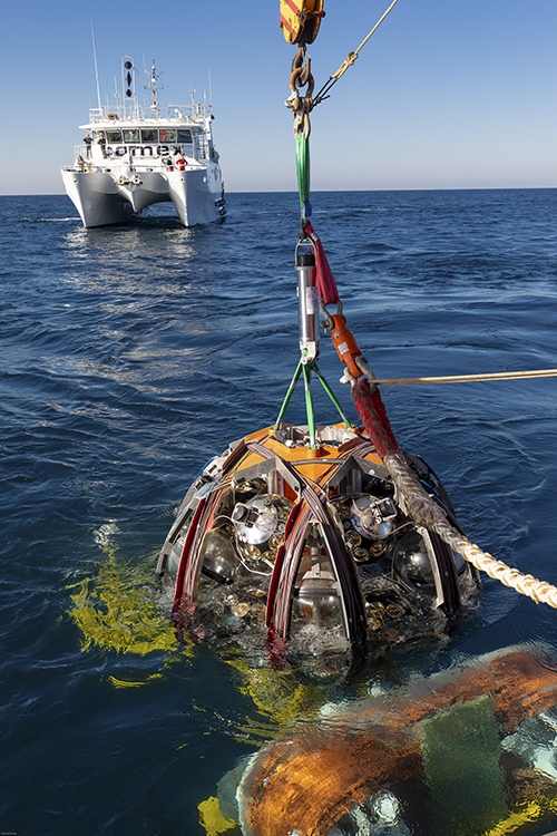 KM3NeT, a next-generation neutrino observatory submerged up to 3,500 meters beneath the Mediterranean by Patrick Dumas, CNRS