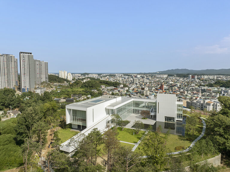 Adding to South Korea's vibrant arts scene, Sorol Art Museum opened its doors in the coastal city of Gangneung in early 2024