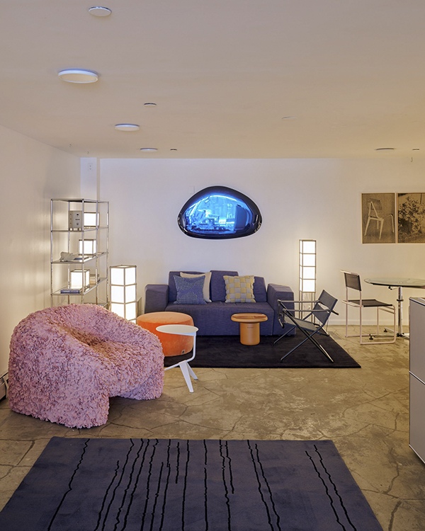 The lighting modules stacked by Rarify in "multi-cube" formations, creating versatile floor lamps and lighting installations.