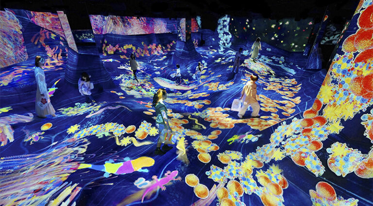 teamLab, Graffiti Nature and Beating Earth, 2025-, from the series Graffiti Nature, 2016-, Interactive Installation, Sound: Hideaki Takahashi © teamLab, courtesy Pace Gallery