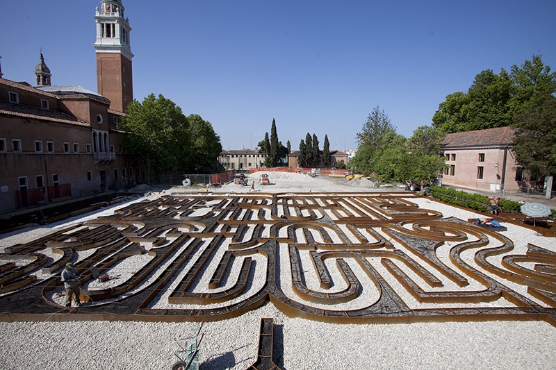 The Borges Labyrinth under construction in Venice in 2011