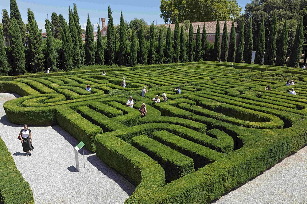 The restored Borges Labyrinth