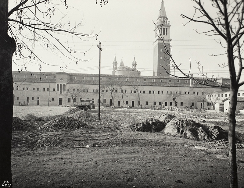 Work underway on the piazzale of the Centro Arti e Mestieri in Venice in 1953